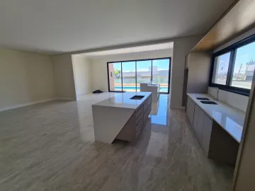 Casa em condomínio para venda com 04 suítes - 350m² no Urbanova