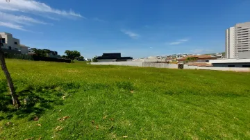 Terreno em condomínio fechado para venda de 600m² no Colinas do Paratehy Sul