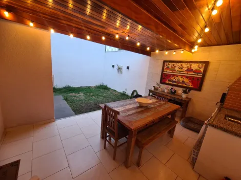 Casa em condomínio para venda com 2 quartos e 2 vagas de garagem - 105m² no Jardim Uirá