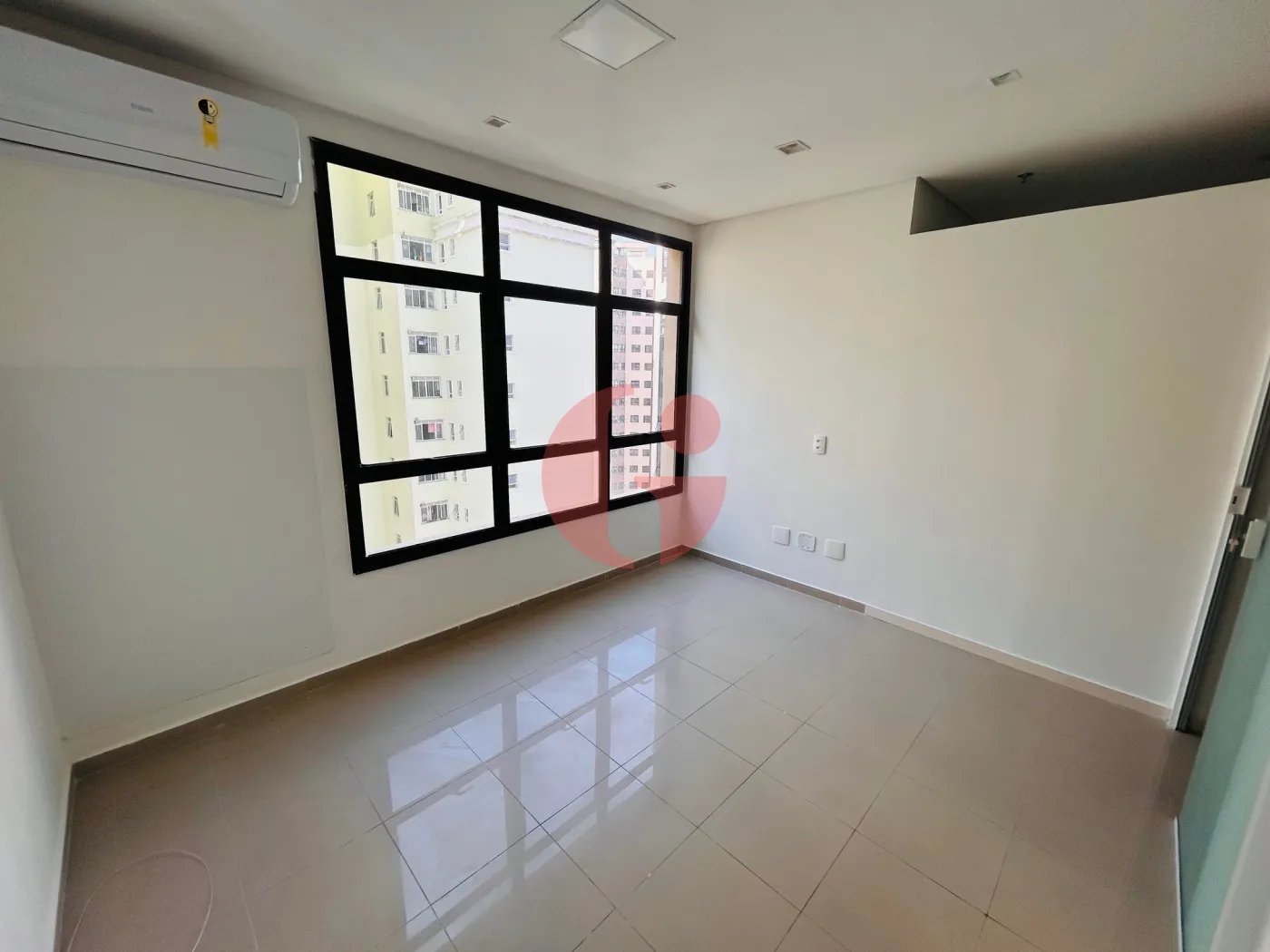 Alugar Comercial / Sala em Condomínio em São José dos Campos R$ 18,00 - Foto 3