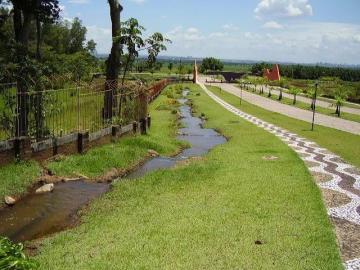 Terreno de 1.225,95 m² na Zona Norte.