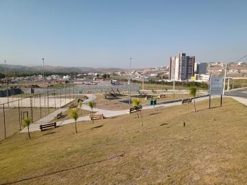 Terreno de esquina 16 x 30 no condomínio fechado Real Park