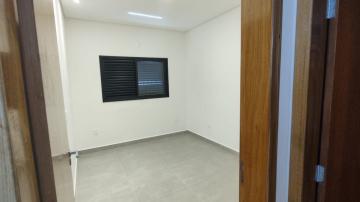 Casa térrea em condomínio fechado para venda de 03 Dorm. e 01 Suíte - 158m² em Caçapava