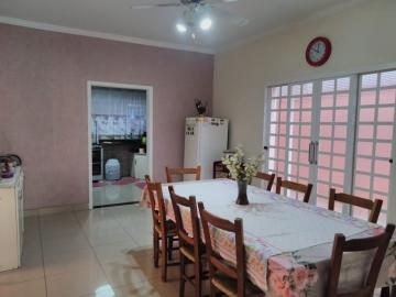 Casa Térrea com 250 m² no Jardim Luíza.