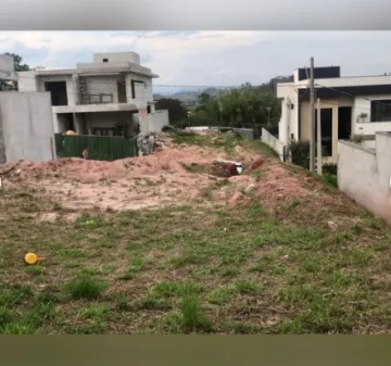 Terreno em condomínio fechado para venda de 362m² no Putim