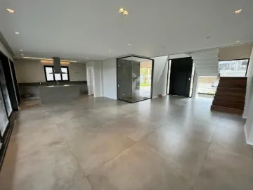 Casa sobrado com 484,00m² - Condomínio Reserva do Paratehy