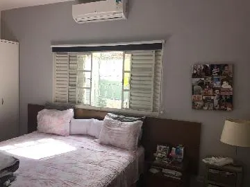 Casa a venda no bairro Jardim das Indústrias com 3 quartos e 2 vagas de garagem com 133m²