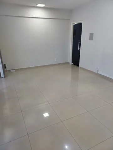 Sala comercial com banheiro e garagem 42m² no Edifício Miragaia - Centro