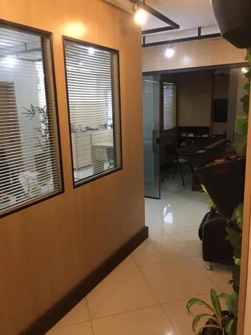 Sala comercial para venda com garagem - 83m² no Centro