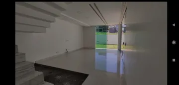 Casa para locação e venda com 3 quartos e 8 vagas de garagem com 450m² - Jaguary