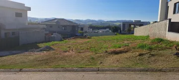 Terreno plano em condomínio para venda com 600m² no Colinas do Paratehy.
