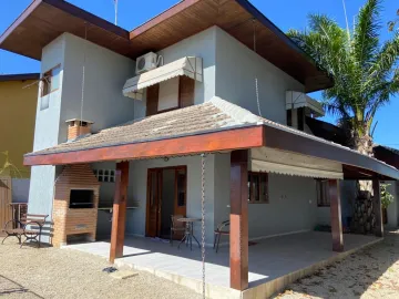 Alugar Casa / Sobrado em Caçapava. apenas R$ 640.000,00