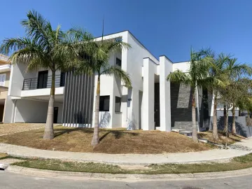 Casa para venda com 4 suítes e 2 vagas de garagem com 400m² - Urbanova