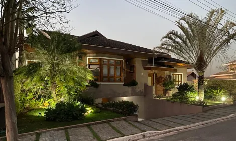 Casa a venda de 2 quartos com 4 garagem cobertas no Conjunto