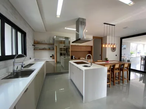 Casa em condomínio para venda com 5 suítes e 6 vagas de garagem com 600m² - Urbanova