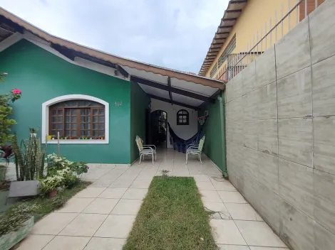 Casa comercial para veda com 118m², 2 vagas de garagens e edícula no Jardim Maringá!