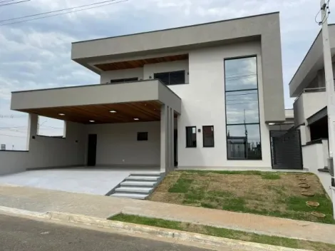 Casa em condomínio para venda com 3 suítes e 2 vagas de garagem com 243m² - Bairro Floresta