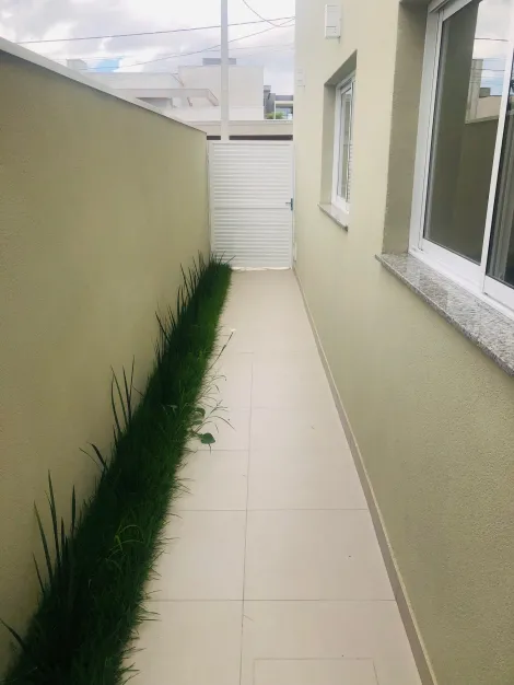 Casa térrea para venda com 3 quartos e 2 vagas de garagem com 179m² - Bairro da Floresta