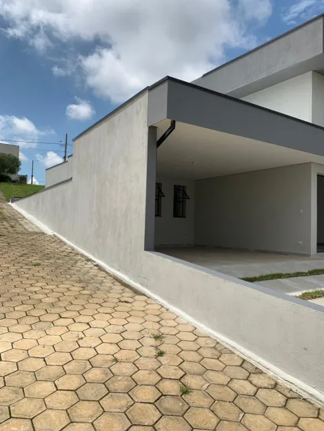 Casa em condomínio a venda em Caçapava com 3 quartos e 04 vagas de garagem com 128m²