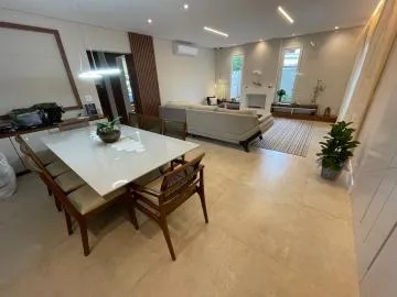 Casa em condomínio fechado 05 suítes 330 m² - Jardim Aquarius