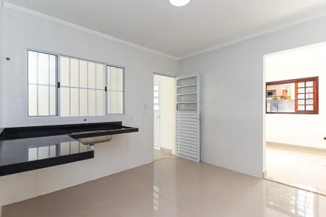 Casa assobradada para venda com 2 quartos e 3 vagas de garagem - Com 100m² no Jardim das Industrias!