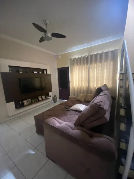 Alugar Casa / Padrão em São José dos Campos. apenas R$ 3.300,00