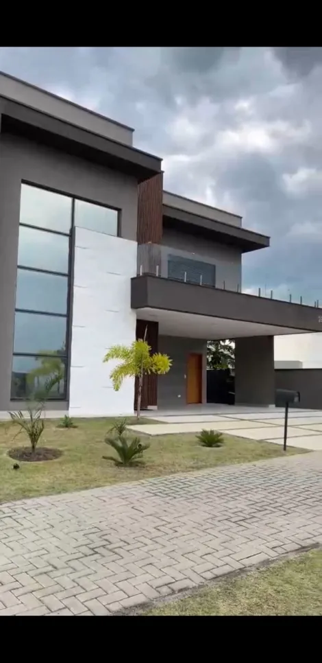 Casa a venda no Alphaville com 5 quartos e 4 vagas de garagem com 430m²