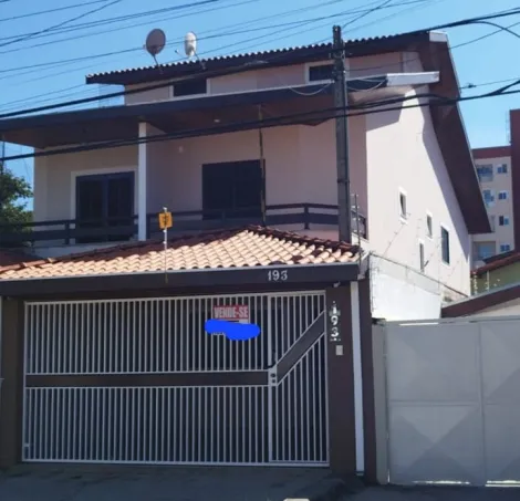 Sobrado à venda com 3 quartos e 2 vagas de garagem - 170m² no Jardim das Indústrias