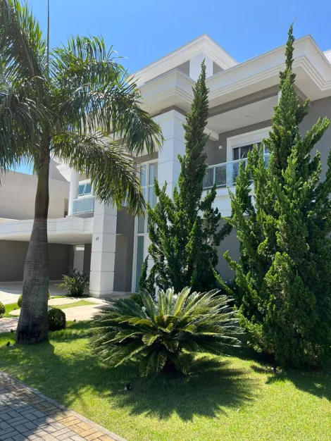 Casa/ sobrado em condomínio para venda com 4 quartos e 3 vagas de garagem com 400m² - Jardim do Golfe