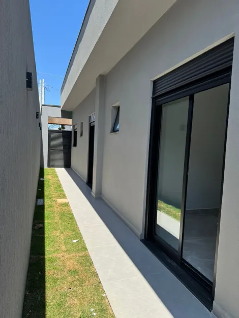 imagem 3 - Casa térrea à venda com 3 quartos sendo 3 suítes- 270m² terreno e 195m² área construída- No Bairro do Floresta imagem 3 - Casa térrea à venda com 3 quartos sendo 3 suítes- 270m² terreno e 195m² área construída- No Bairro do Floresta